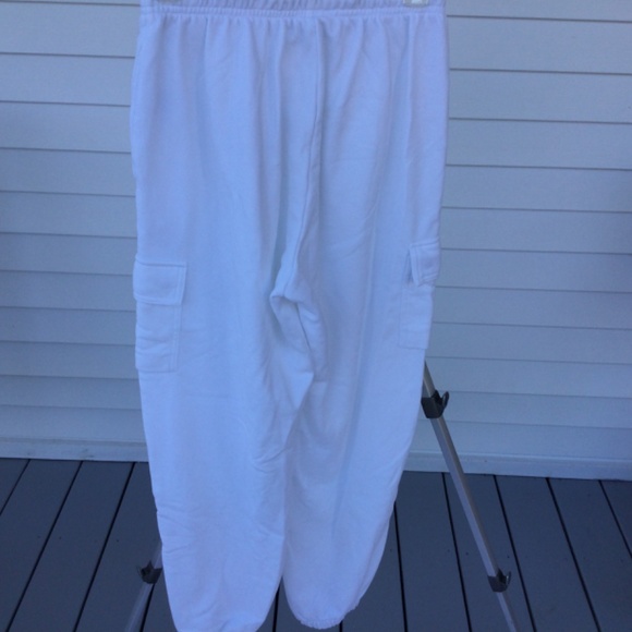 Women’s Nike White Sweatpants, 2 Side pockets with Snaps, XSmall - Picture 3 of 8